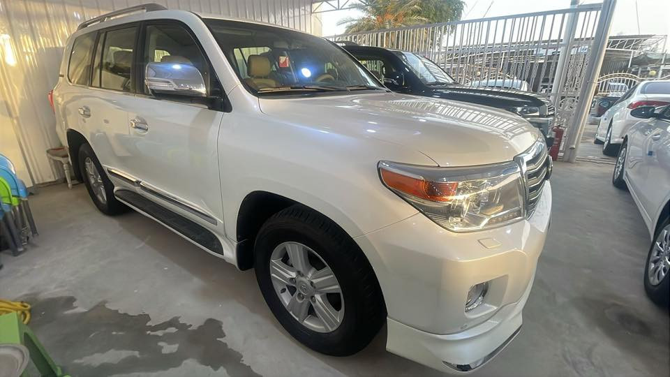 سلام عليكم من رخصة الادمن
لاندكرورز ٢٠١٥ شركة جيهان باب اول 
٨ ايرباك ام الطفايه
محرك ٦ سلندر ٤٠٠٠
ماشية ١٣٤ 
السياره جديده جدا 
مكفوله كفاله عامه من كلشي 
الشراي يتصل وبخدمته
***********
