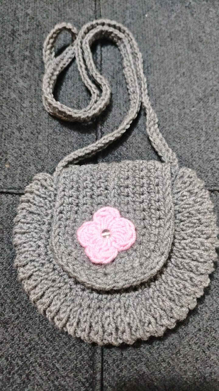 حقيبة حياكة هاند ميد 🧶🤍
مرتبة، عملية، وتفاصيلها كلها شغل يدوي بحب
للطلب أو الاستفسار دايركت ✨


**إذا كنت صاحب هذا الإعلان وتريد حذفه لأي سبب، رجاءا أرسل رسالة إلى الدعم الفني**