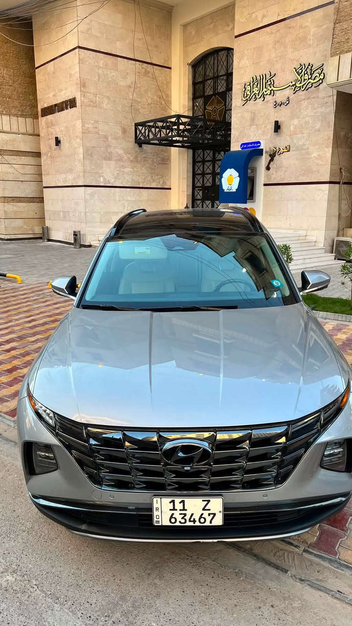 توسان 23 فووول لمتد اعلى شي
وارد امريكي الباب الي خلف السايق مبدل وكاله نفس اللون 
السياره بدون قطرة صبغ وحادثهه حلو وبسيط
مواصفات اللمتد اذا اعدهم ميخلصون 
ماشيه 71,000

السياره باسم خالي تحويل ثاني يوم 
السعر 207 وبيهه مجال بسيط 
مكاني بغداد 
***********
