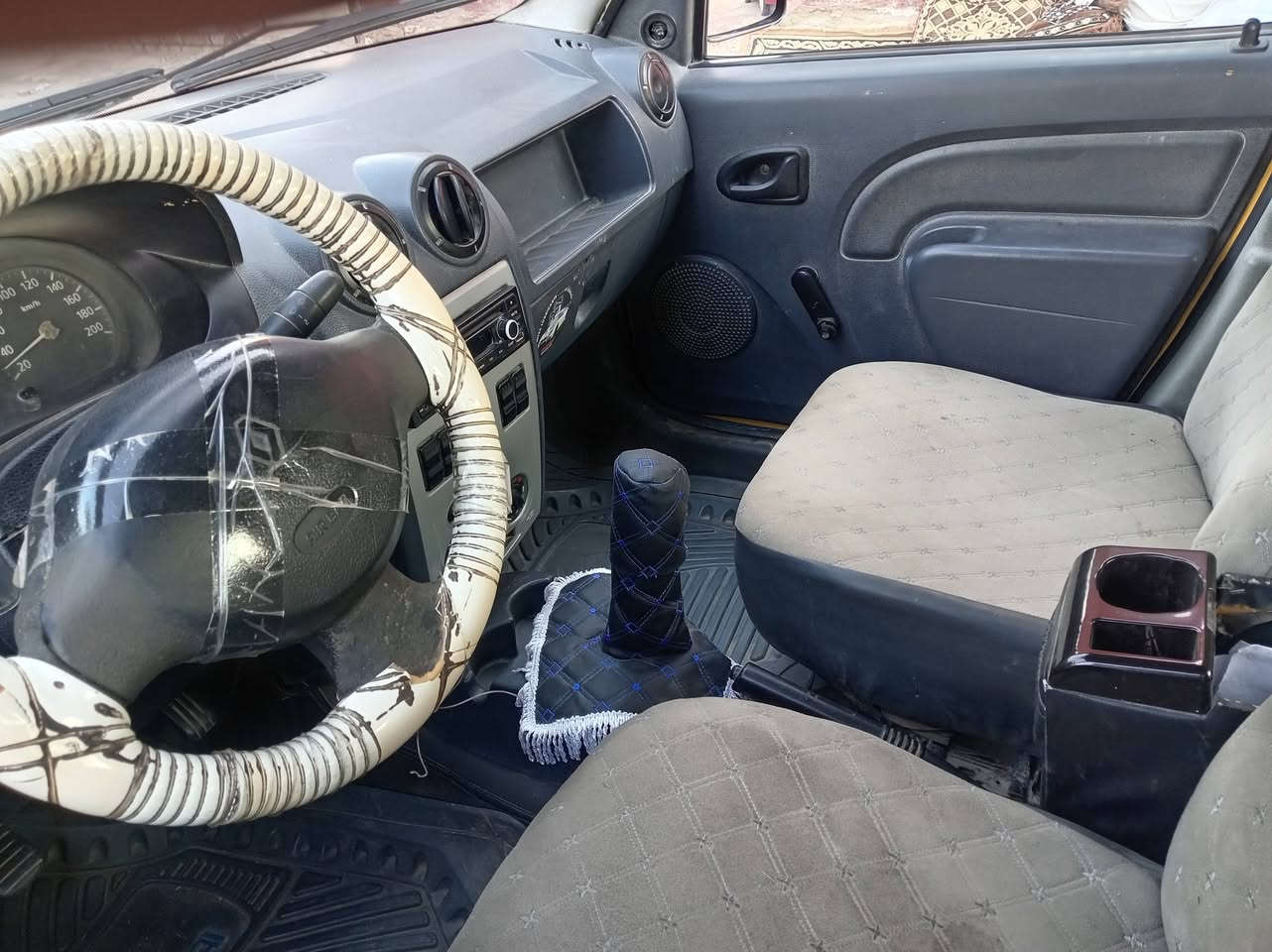 سلام عليكم رينو موديل ٢٠٠٩ مكفوله من الضربه محرك نضيف حداديه كير نضيف سنويه جديده تحويل ثاني يوم رقم انكليزي اتصال ع هاذه رقم ***********

