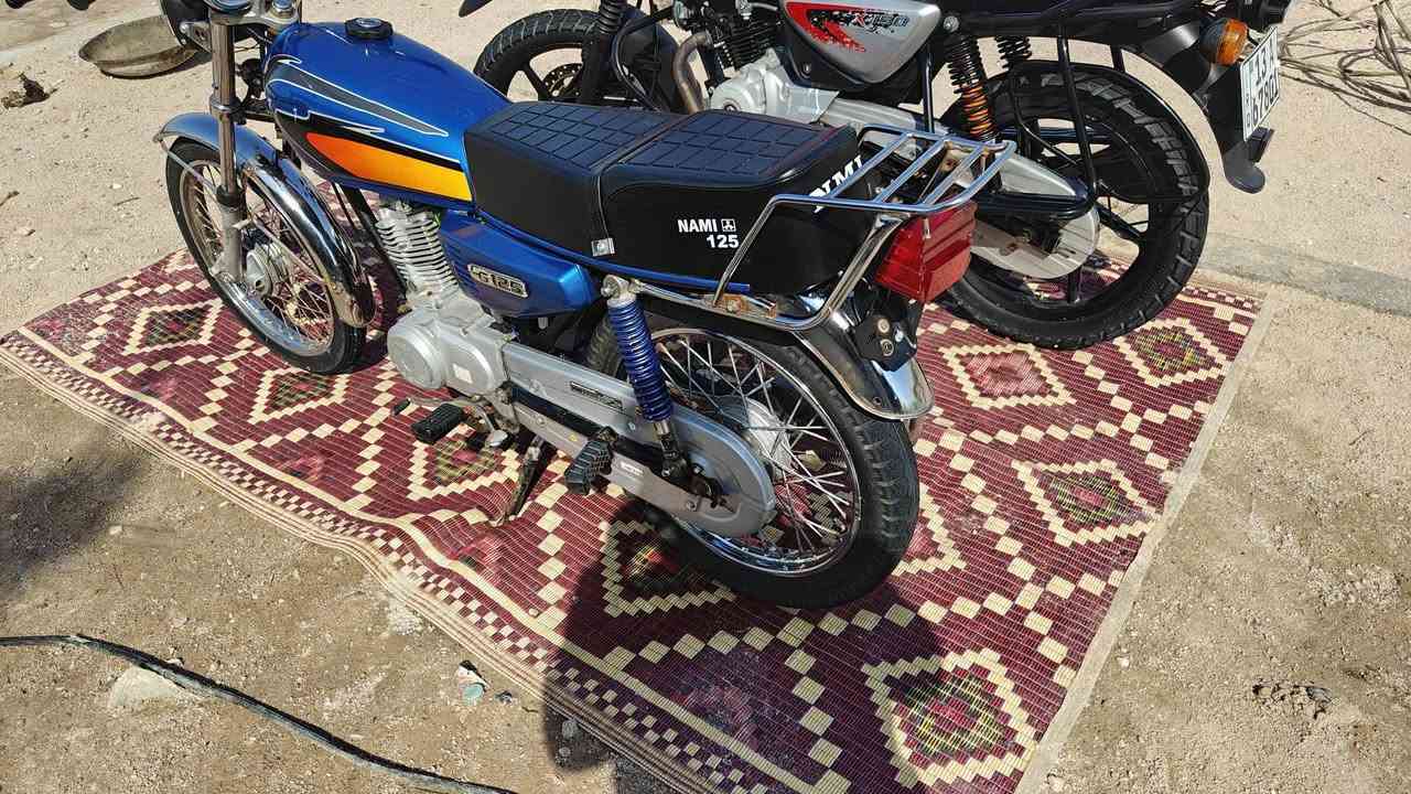 السلام عليكم دراجه اراني ادوات  للبيع دراجه نضيفه وخير من الله  ومابيه اي نقص كهربائياته كله شغاله   مكانه لسعر 450 وبيه مجال  لهارثه لطاقه  ***********
