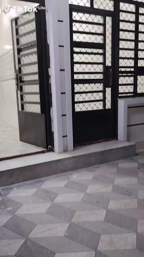 مشتمل ارضي معزول لليجار مساحة ١٣٠ (مدخلين (٢نوم وصاله ومطبخ وحمام وكراج صغير (دوره شارع ٦٠ م٨٣٠ (***********
