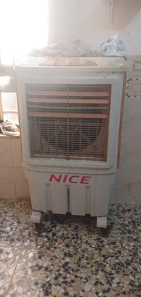 عندي اغراض للبيع اللي يريدهن يتصل عليه مكاني بغداد07732334137