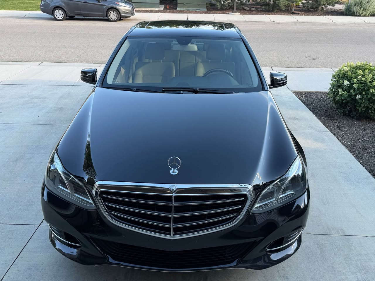 I have this car, Mercedes E class 4 MATIC clean title all maintenance on the dealer has no issue drive very smooth. Everything worked perfect if you have any additional question, you can text me. ￼ Meridian, ID


**إذا كنت صاحب هذا الإعلان وتريد حذفه لأي سبب، رجاءا أرسل رسالة إلى الدعم الفني**