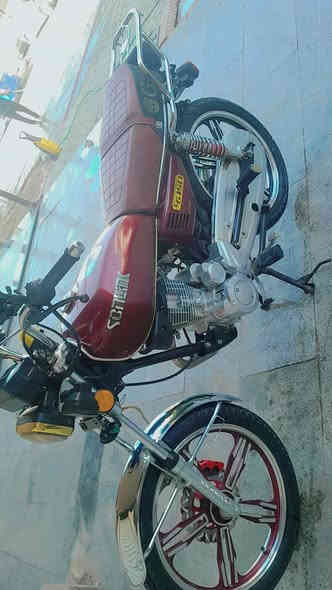 السلام عليكم دراجه سونلنك خمسه موديل 24 مكفوله محرك مامفتوح بيهه نقص بس القمجي مال كيلو متر والباقي كله شغال السعر 600 وبيهه مجال شي قليل وذا مراوس دراجه شحن عادي المكان زعفرانيه جسر ديالئ ***********
