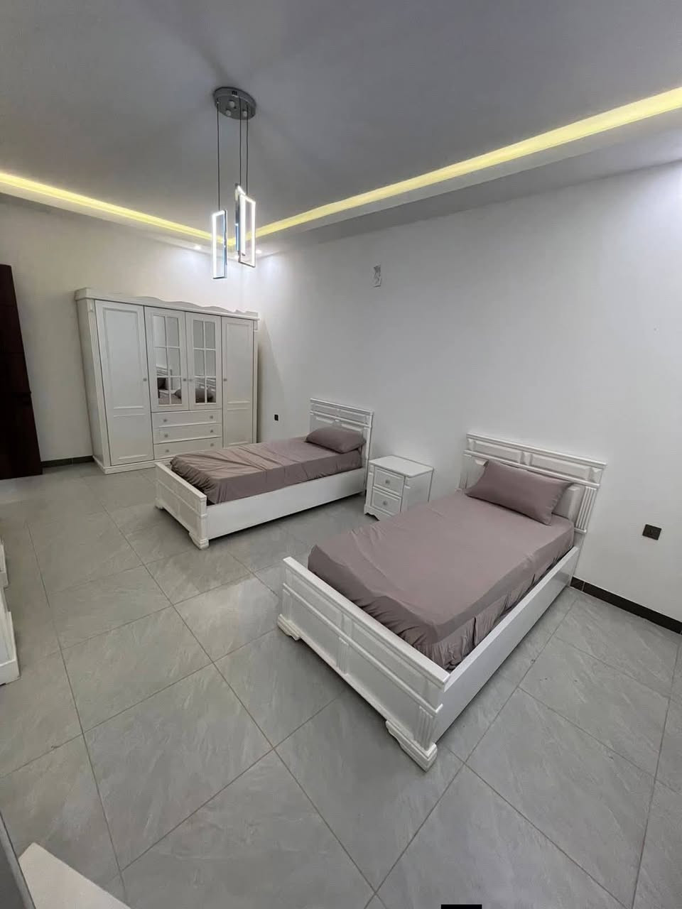 🏡 دار للبيع – فرصة ما تتعوض
✔️ يصلح نقد أو بالأقساط
📍 الموقع: مقابل مجمع البدور مباشرة (بالمربع الذهبي)
⏱ يبعد فقط 5 دقائق عن تقاطع العامرية
🔹 نوع العقار: طابو صرف مع سند رسمي
🔹 جميع الخدمات متوفرة (ماء، كهرباء، مجاري)
🔹 موقع مميز للسكن والاستثمار
📅 الزيارة متاحة يومياً
❌ ما عدا يوم الجمعة عطلة
📞 للتواصل والاستفسار:
***********
