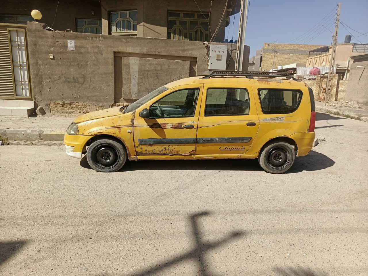 السلام عليكم رينو البيع موديل 2011
بس عوزه تلحضات  شويه السعر 26وبيه مجال  سنويه جديده مكانه السياره السماويه الخضر 
***********
محرك كير علا الشرط
