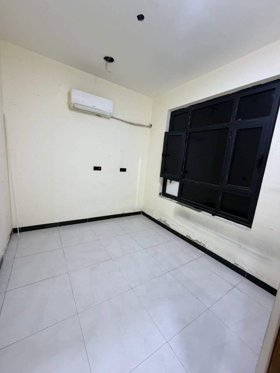 شقتين للإيجار – المنصور أميرات
أرضي وطابق أول، مجهز كاونتر وسبالت، 2 نوم + صالة + مطبخ + حمام.

📞 ***********
