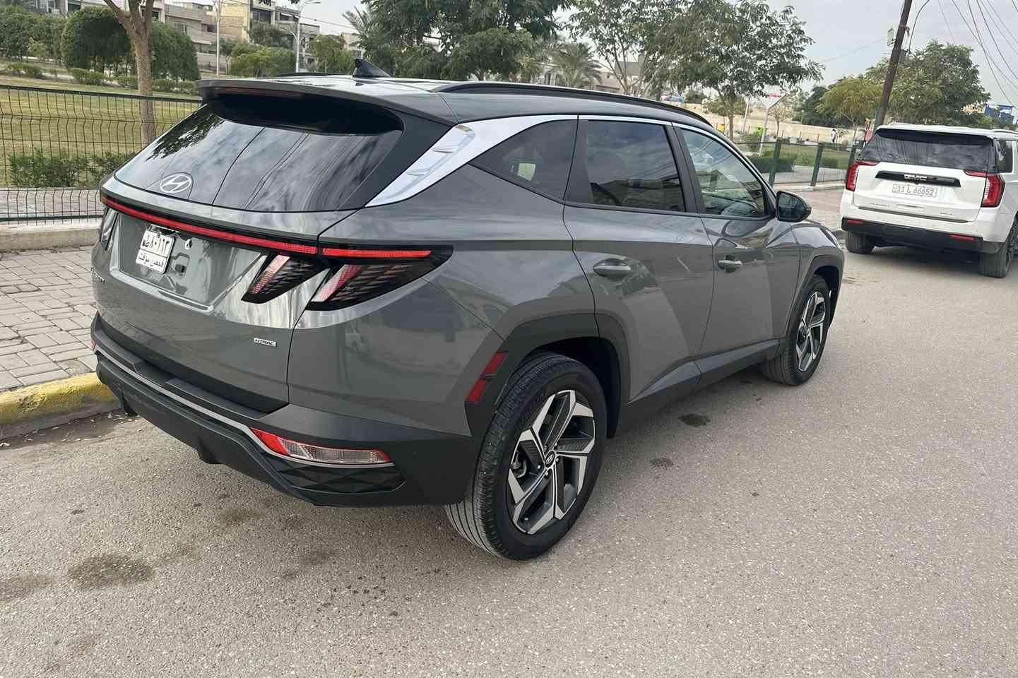 هيونداي توكسان  فول مواصفات للبيع بسعر 179 $
دخول جديد مدفوع كمرك حرة تترقم جميع المحافظات .
✅ الموديل 2024
✅اللون اسمنتي مميز
✅ فتحة سقف 
✅عداد المسافة 28 الف ميل 
✅ مقاعد جلد ابيض
✅مقعد سائق كهرباء 
✅ مقاعد امامية تدفئة 
✅ شاشة كبيرة كار بلي 
✅ رادار امامي و خلفي 
✅ شاحن مبايل واير لس 
✅ تبريد امامي و خلفي 
✅ بصمة تشغيل وابواب 
✅ تشغيل عن بعد 
✅ هاند بريك كهرباء بصمة 
✅ نظام اتو هولد 
✅نظام تزحلق ونزول مرتفعات 
✅محرك بانزين 2500CC
✅ ستيرن هزاز للتحذير 
✅ كامرة خلفية دوارة 
✅ افكيشن ونظاك ملاحة 
✅ نظام فور ويل H Trac الذكي 
✅ اضوية زينون و لد نهاري 
✅ درايف مود 4 أنظمة قيادة
✅ انطفاء وتشغيل ذاتي عند التوقف 
✅ إشارة بالمرايات الجانبية
✅ نقطة عمياء بالمرايات 
✅  توقف ذاتي لمنع الاصطدام 
✅ صندوق خلفي كهرباء 
✅ بردة خلفية و فرشة صندوق عدد 2
✅ أرضيات كاملة و جك وسبير وعدة وكتلوكات
✅ تخم تايرات بلادي نوع ميشلن حجم 19 انج 
✅ تحكم ستيرن وتحديد مسار ومثبت سرعة 
✅ صبغ بنيد وجاملغين امامي وباب سايق
✅ تعديل بارد جاملغ خلف سايق و مقدمة القمارة 
مكان السيارة بغداد السيدية للتواصل على الأرقام 
***********-*********** واتس اب متوفر .
