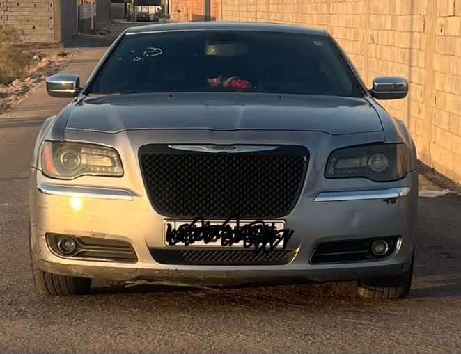 السلام عليكم أدوات بيه كصه واوبامه جاهزه برغي ما بيه نقص جديده السياره دخول جديد متومه وجاهزه كير ومحرك وتبريد وحداده بل كارتون العنوان بصره السياره فول موصفات فتحه بنرامه فول لاخير موديل14 عنوان بصره ادوات رقم  بيه وتساب ***********ترهم روس   السعر 65 وبيه مجال وانه بخدمت الطيبين
