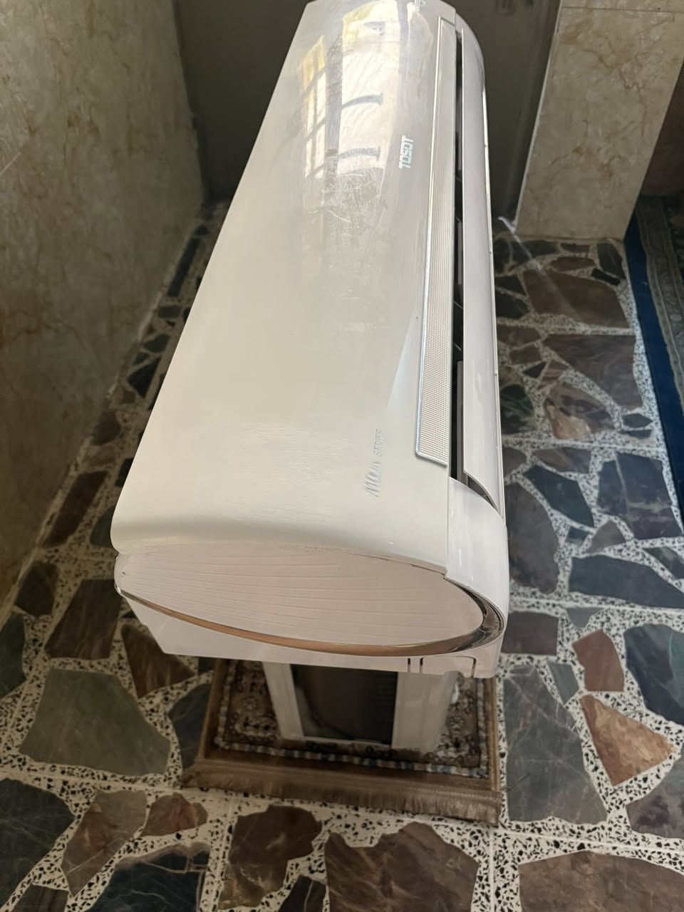 سلام عليكم
سبلت توسوت 1 طن انفرتر 
أقتصادي يشتغل على المولده 
يسحب ٣ أمبير غاز 410
غازه مقفل كامل بدون نقص
نظافته ٩٠ ٪؜ ممصلح بلادي
حار بارد السعر  ٤٢٥ الف
ظمان  ١٥  يوم 
*********** بغداد حي الجامعه
