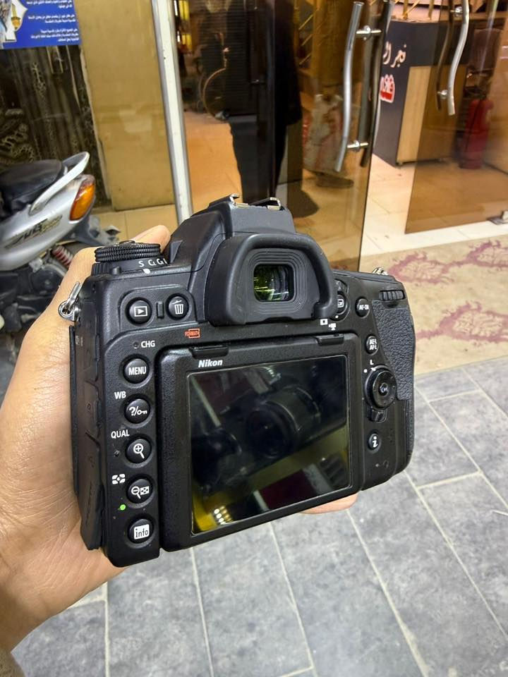 نيكون D780 الغنيه عن التعريف 
شتر معابر 60 الف نضيفه جداً مع وصل الشراء والضمان موجود 
متواجد واتساب للاستفسار #***********
