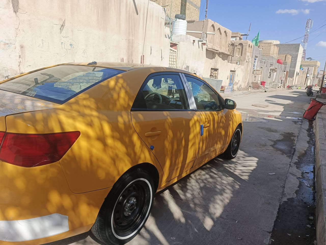 السسلام عليكم فورتي وارد أمريكي ماكينه 2000 موديل 2012 مصفره مرور وهيئة بضربتها باب وبنيد . 
السعر 90 وفيها مجال. 
الرقم. ***********.
