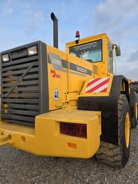 للبيع - بۆ فرۆشتن   ——————— شفل : VOLVO حجم : L120C مودیل :1999 دخول :...