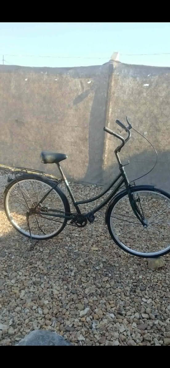 السلام عليكم بايسكل للبيع ام اشم 26 نظيف تايرات جدد السعر 40 وبمجال قليل ***********
