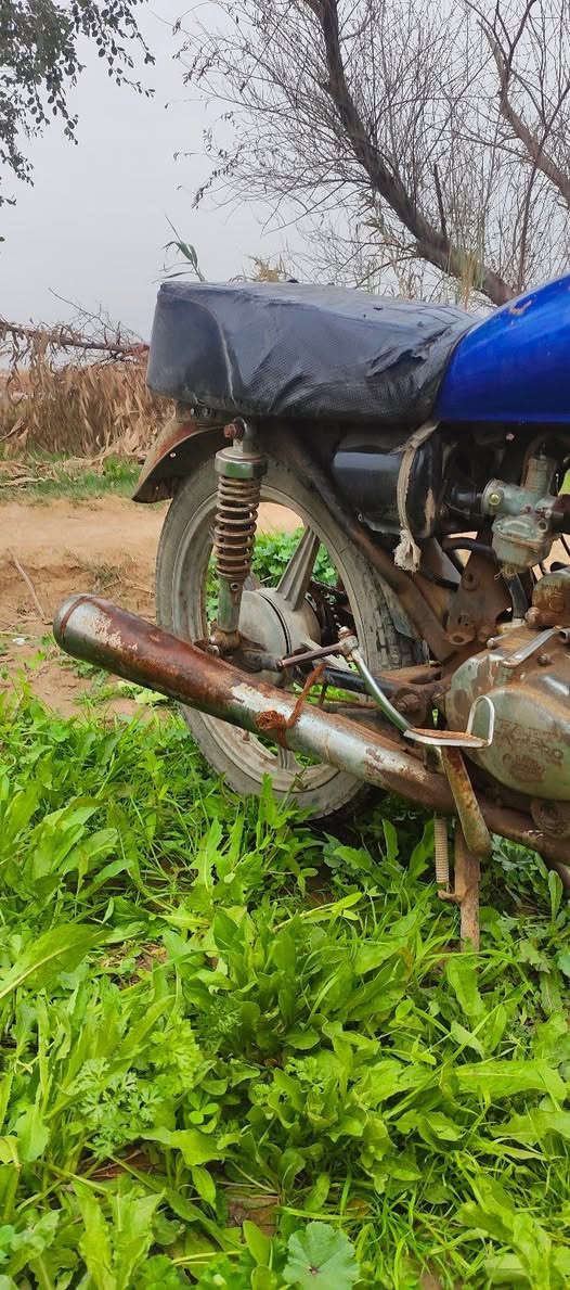 السلام عليكم 
دراجة 5كير متروكه اوراق اصولي شغاله عوزه ترتيب السعر 300 وبي مجال


**إذا كنت صاحب هذا الإعلان وتريد حذفه لأي سبب، رجاءا أرسل رسالة إلى الدعم الفني**