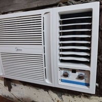 مكيف ميديا ٢ طن موسمين مشتغل  ثلج وبارد وما بيه اي عطل للبيع هو والشبا...