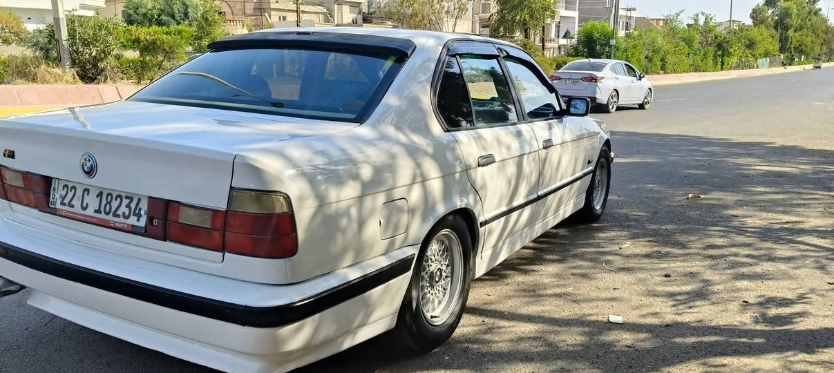 بەناوی خوای گەورە و میهرابان 
بۆفرۆشتن
BMW مۆدێل 1992
525بیلاد کەپس
ڕەقەم هەولێر غرامەو تەحویل بەشرت سەنەوی ساڵێکە بەسەرچووە
بێ لێدران 
مواسەفات 
گێڕ ئۆتۆماتیک
ناو جلد 
جام کارەبایی 
تەبرید 
دەفتەر بەنزینی لەگەڵە ژمارەی مووبایل 
(*********** )(***********) كركوك, العراق
