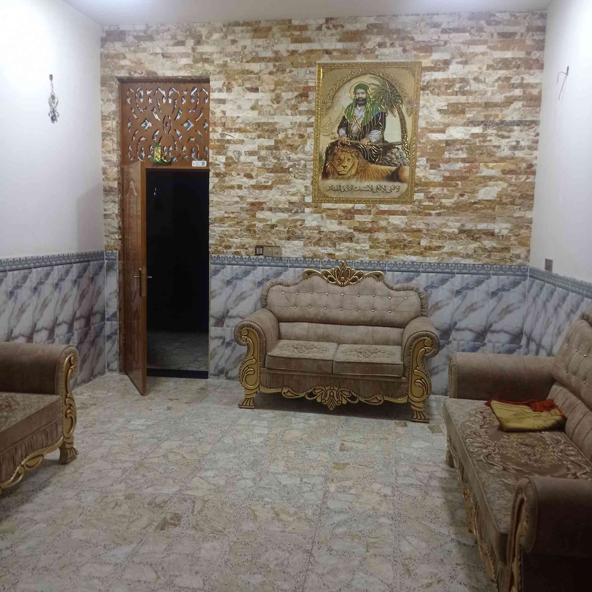 دار للبيع 
حي النصر  شارع 80 قريب من الساده البوخطه  الطريق المؤدي العلوية شريفه بنت الحسن( ع) ٢٠٠ م طابو زراعي سند ٢٥ بأسمي تحويل مباشر 
♥️♥️♥️♥️
يحتوي على ثلاث طوابق بناء حديث 
♥️♥️♥️♥️
الطابق الاول غرفه وكلدور ومطبخ واستقبال ومجمع صحيات وحديقه وكراج يسع سيارتين 
♥️♥️♥️♥️
الطابق الثاني غرفتين وكلدور ومجمع صحيات وغرفه غير كامله 
الطابق الثالث غرفه مع سطحين 
عرض الشارع ٧ م  
مكانه الفرع المقابل الملعب ٧ بيت عن الشارع 

السعر ١٩٠ وبي مجال قليل 

***********
