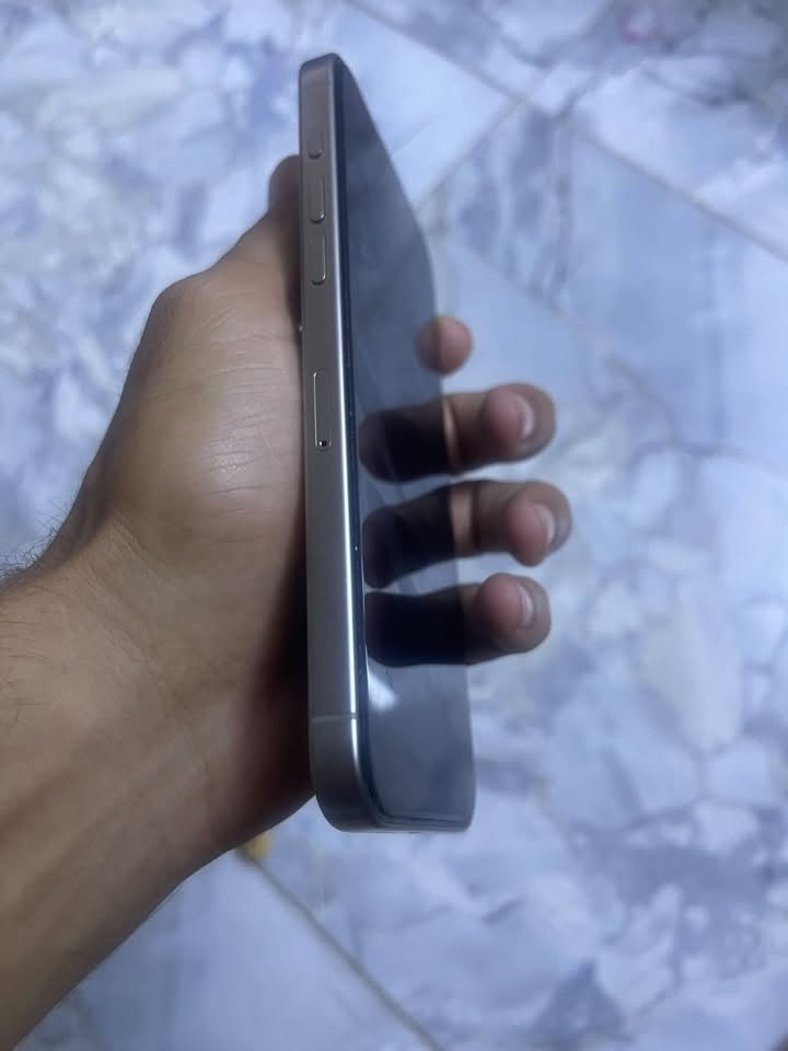 ايفون 15 برو ماكس للبيع كلش نضيف مكفول حتى من الشخط بطاريه 88 ذاكره 256 سعره مليون و50 الف قفل مكاني بغداد 
***********

