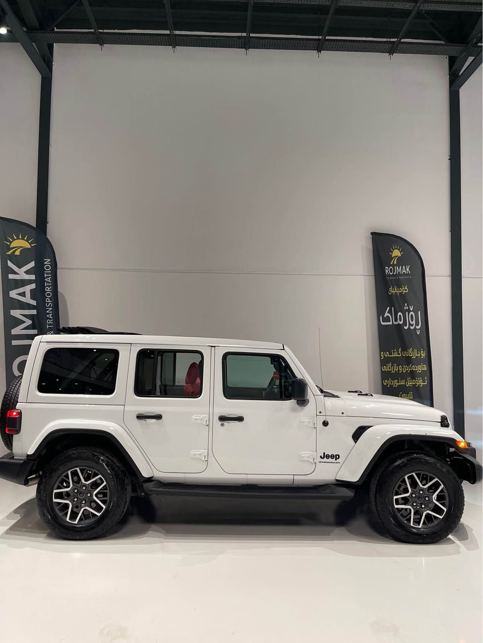 جێب ڕانگلەر ٢٠٢٣ سپۆرت 
سەیارەکە نموونەیە لە جوانی بێ بۆیاخە تەنها یەک کارتی هەیە
٢١.٠٠٠ میل ڕۆشتووە - سەقفی کەشفە - مەکینە ٤ پستۆن تۆربۆ
پێش و پشتی کەپسە - ئێرباگی بەس سوکان. تەقیوە 
ناوی کراوە بە سور و چوار تایە و ویلی لۆکی لە ژێرایە 
رەقەم سلێمانیە - گێڕ و مەکینە و تەحویل و غرامە بەشەرت 
ڕەقەم شاسیم داناوە شوێن سلێمانی -
1C4HJXDNXPW618044

0770 190 2290
0750 122 0523 السليمانية, العراق
