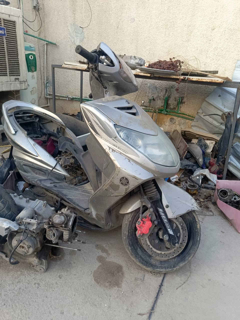 سلام عليكم سكنس للبيع المكينة كوم حديد الدراجة كعربائيات كلهة شغالة السعر 350وبيها مجال العنوان الدورة ابو دشير رقم الهاتف***********
