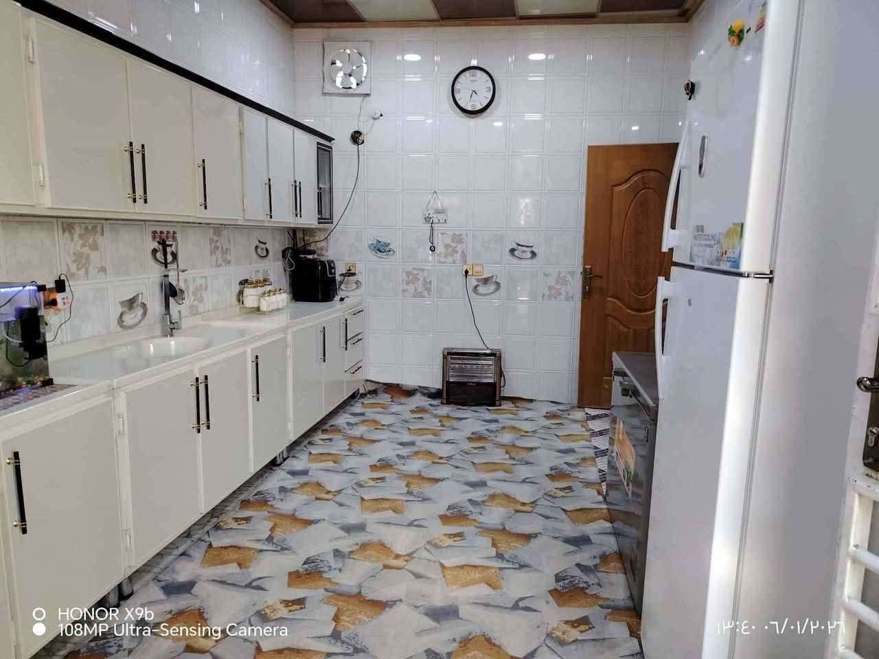 سلام عليكم 
الدار للبيع المساحه 240متر طابو زراعي سند 25 الموقع حي علي قماره قرب الحسينية الشهداء عن التبليط 30متر يتكون من غرف نوم ثنين وستقبال وصاله ومطبخ مجمع صحي خارجي وداخلي وطارمه وممرات داير البيت بناء طابوق السقف صب كونكريت بناء حديث البيت نضيف جدا كلشي معايز أي استفسار إتصال على الرقم التالي واتساب 
*********** 
أو مراجعة مكتب ابو زهراء التميمي شارع المواكب مقابل حسينية الخزرج الخاص مفتوح
