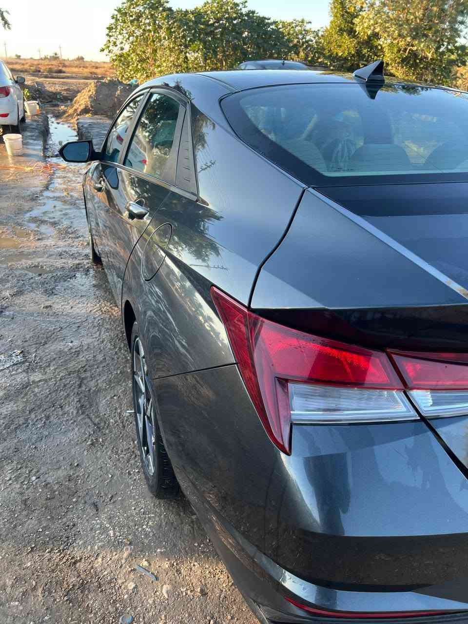 ‏هيونداي النترا 2023 وارد أمريكي 🇺🇸
✔️ محرك 2.0 لتر اقتصادي
✔️ قير أوتوماتيك CVT
✔️ شاشة لمس
✔️ كاميرا خلفية
✔️ Apple CarPlay و Android Auto
✔️ بلوتوث وتحكم من المقود
✔️ مثبت سرعة
✔️ نظام ECO / SMART
✔️ نظام الثبات الإلكتروني
✔️ نظام مانع الانزلاق
✔️ حساسات ضغط الإطارات
✔️ جنوط رياضية
✔️ إنارة LED
✔️ مرايا كهربائية
✔️ مكيف ممتاز تبريد قوي
✔️ وسائد هوائية متعددة
✔️ اشاره ترحيبيه 
✔️ ميزة الشنطة الذكية (Smart Trunk).
📌 الموديل: 2023
📌 العداد: 67 ألف كم
📌 اللون: رصاصي غامق
📌 وارد أمريكي

السيارة نظيفة جداً، اقتصادية بالوقود، شكل رياضي حديث، جاهزة للفحص ولا تحتاج أي مصروف.

رقم الهاتف: ‏***********
