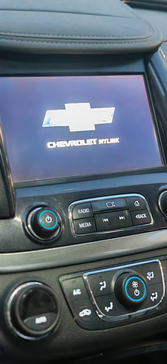 السلام عليكم
رمضان مبارك وتقبل الله اعمالكم
🚗 للبيع شفروليه امبالا 2018 - فول المواصفات - رقم سليمانية حديث - بانوراما - بسعر مغري
❄️❄️ التفاصيل الأساسية ❄️❄️
· الماركة: شفروليه
· الموديل: امبالا
· سنة الصنع: 2018
· المحرك: 3600 سي سي (V6)
· المواصفات: فل كامل (فول مواصفات)
· اللون: فضّي / سلفر
· الاستخدام: شخصي
· العداد: 152  الف كم
· المنشأ: امريكي
💡 المميزات والكماليات (فل الفل) 💡
· ✨ بانوراما (فتحة سقف) كاملة
· ✨ كشنات كهرباء بالكامل
· ✨ مقاعد جلد فاخر مع تدفئة (مقعد + ضهر)
· ✨ تحكم كامل  تدفئة الستيرن شاشة قاصة ابل كار بلي
· ✨ لايت زنون مع عدسات (قوية ونظيفة)
· ✨ الأرضية جلد
· ✨ تيرات جديدة
· ✅ المحرك: يشتغل تك ماعرف شنو السبب
· 🚨 ملاحظات مهمة:
· السيارة فيها ٤ قطع صبغ ابيع حزام (بدون دواخل ولا ضرر شاصي).
· صوت في الصدر (الدبل) جهة جنب السائق (يحتاج تشخيص بسيط).
· ⚠️ السيارة بهذا الوضع وسعرها مناسب جداً مقارنة بنواقصها. فرصة للميكانيكي أو من يريد سيارة فارهة ويعملها صيانة.
· السعر:  (مناسب جداً ونظراً للظرف)
· نظام البيع: قابل للتحويل على رضا الطرفين (تحويل او وكالة). إذا تريد تحويل او وكالة أنا حاضر.
📍 الموقع والمعاينة
بغداد / حي الجهاد/ الشارقة
· للاستفسار الجاد والمعاينة: *********** (اتصال أو واتساب)
#شفروليه_امبالا #امبالا_2018  #فل_كامل
