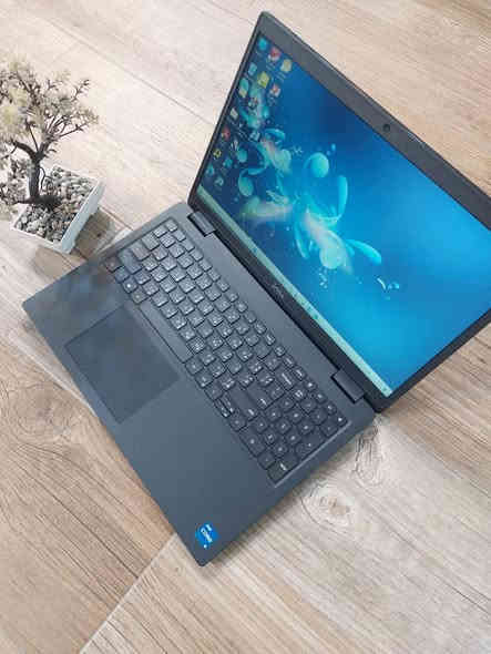 عرض مميز جدا مواصفات مقابل سعر DELL 3520  Ci5جيل الحادي عشر سلم حجم شاشة كبير 15.6 
 السعر ( 330 الف_عراقي)  مناسب للدراسة والبرامج المكتبية والطباعة والتصفح  نظافة عاليه جدا للتواصل *********** يوجد اسعار خاصة للمكاتب توصيل لجميع محافظات العراق 
العنوان بغداد شارع الصناعة مجمع الرياش مكتب اليسر 
……………………
✓ المعالج Core i5-1145G7 
✓ ذاكرة الوصول العشوائي (الرام) 8GB 
✓ التخزين( الهارد) SSD 256GB 
✓ مقاس شاشة 15.6 عاليه 1920x1080 FHD
✓ منفذ HDMI & TYPE C 
✓ كيبورد  عربي انكليزي
…………………………………
