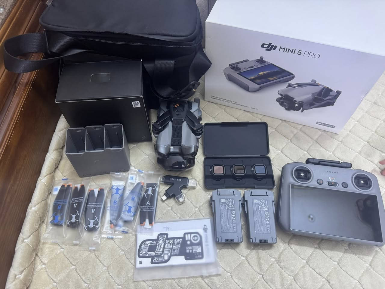 السلام عليكم ورحمة الله وبركاته
يتوفر درون dji mini 5 pro نوع كومبو بلاص يعني بطاريات ٥٢ دقيقة 

الدرون نظيفة جدا جدا جدا 

كاملة الملحقات 

٣ بطاريات ، عدسات ، ريش احتياط ، حامي كمبل ، قاعدة شحن ثلاثية 

مكاني بغداد حي الجهاد نظام الحجز بدون مقدم وبدون كارت اعتماد توصلك الدرون تفحص تقتنع تدفع 

يوجد توصيل 

للحجز او الاستفسار مراسلة ماسنجر او واتس اب على الرقم ***********
