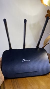 راوتر نظيف شغال للبيع بسعر 25. وبي مجال 07871910507