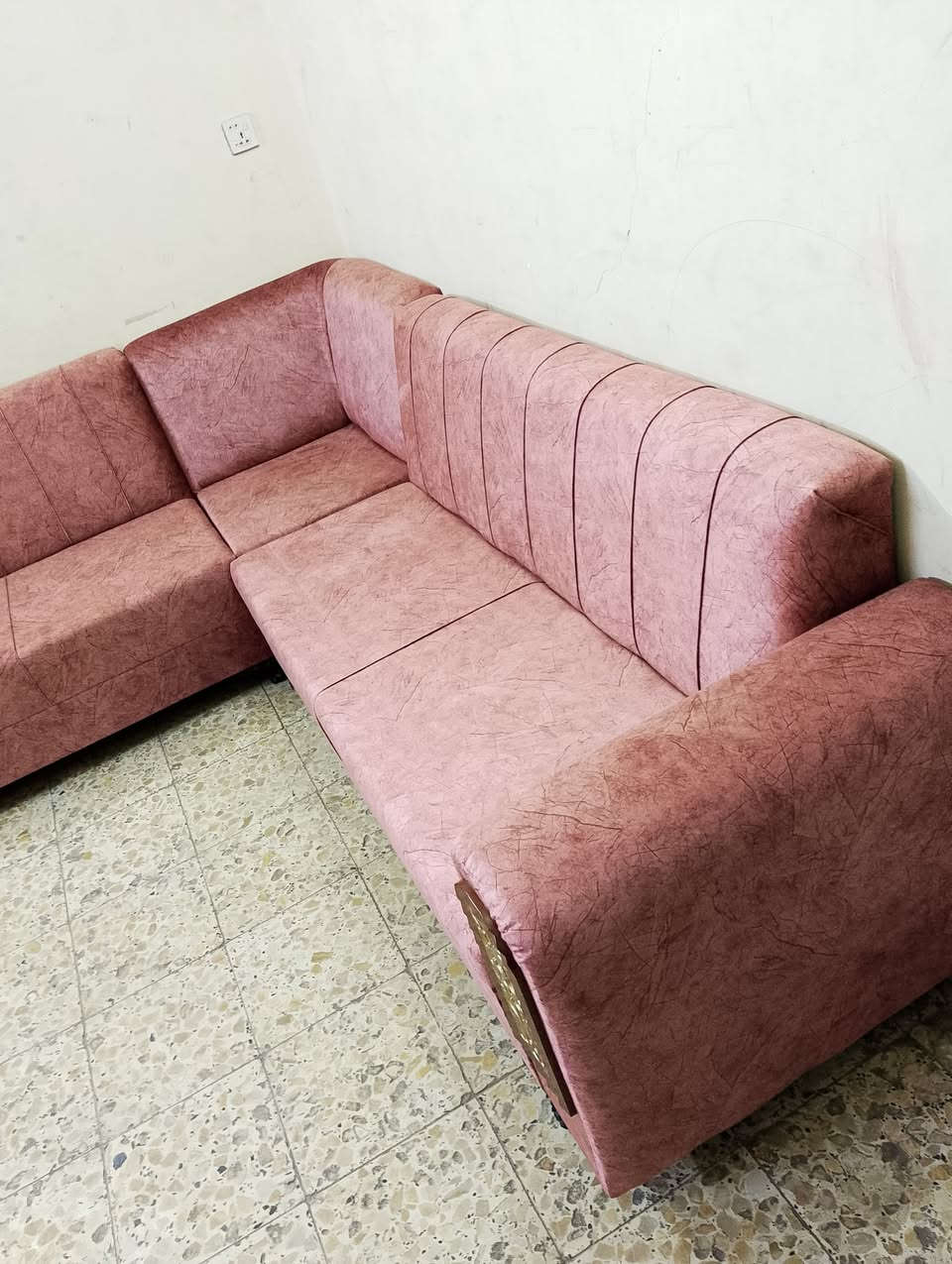 ديوان ٩ مقاعد للبيع نضيف جدا بدون اي ضرر قماش جديد ممستخدم درجه مرمري هولندي سفنج ضغط خشب بلوك جام روسي السعر ٢٨٥ بي مجال بصيط مكان بغداد اي استفسار عالخاص موجود توصيل بكروة رقم ***********
