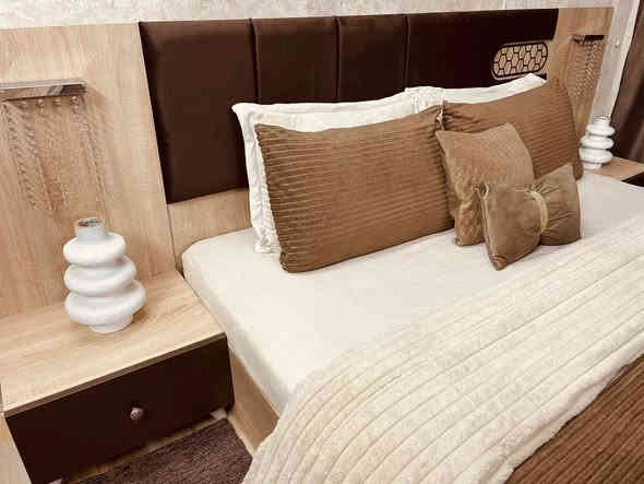 غرفه للبيع. 7قطع شخط مابيهه سعرهه 750 وبيهه مجال اي استفسار ***********
