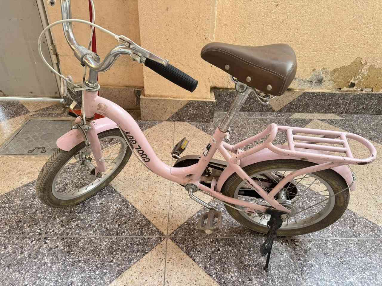 بايسكل حجم ١٦ 
بايسكل نظيف مستخدم قليل مال العام الماضي 
السعر ٤٩ الف 
اتصل 
***********
