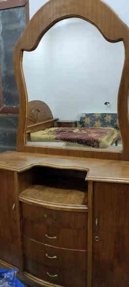 غرفة للبيع خشب صاج الديوانية
كما هي موجودة بالصور 👇

السعر 800 ألف وبيه مجال 

 رقم بي واتس اب ***********
