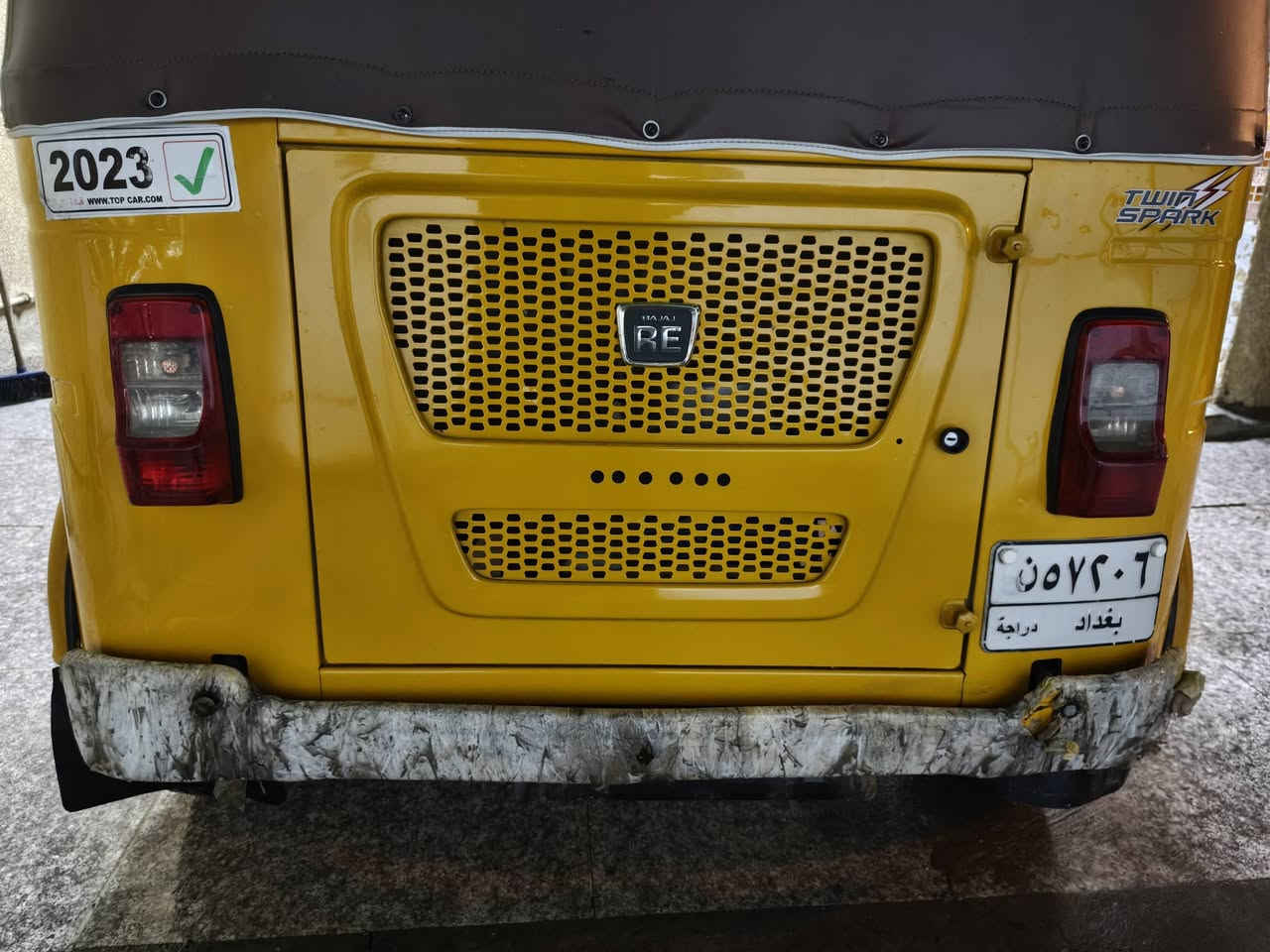 السلام عليكم تكتك للبيع موديل 21 التكتك نضيفه حيل تخم تاير جديد اصلي مكفوله من الضربه ولصبغ التكتك بيها اكرنك امبدل فقط بس مكينه ناعمه وحلوه لا تبخر ولا تنقص التكتك نصبتها حلوه كلش مرقمه بغداد بسمي تحويل ثاني يوم (السعر) 8000 مليون وبيها مجال قليل حك الجيه مكاني الشعله ام نجم رقم الهاتف (***********)
