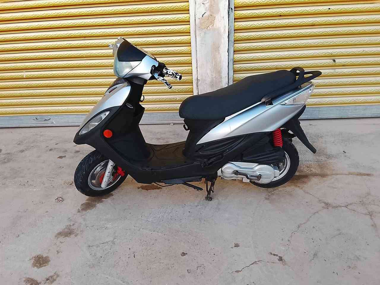 يالله للبيع كايمكو جي فور مال باله محرك نضيف كهربايئت سلف هندر كله شقاله السعر 375بي مجال مكان الرمادي  الرقم ***********
