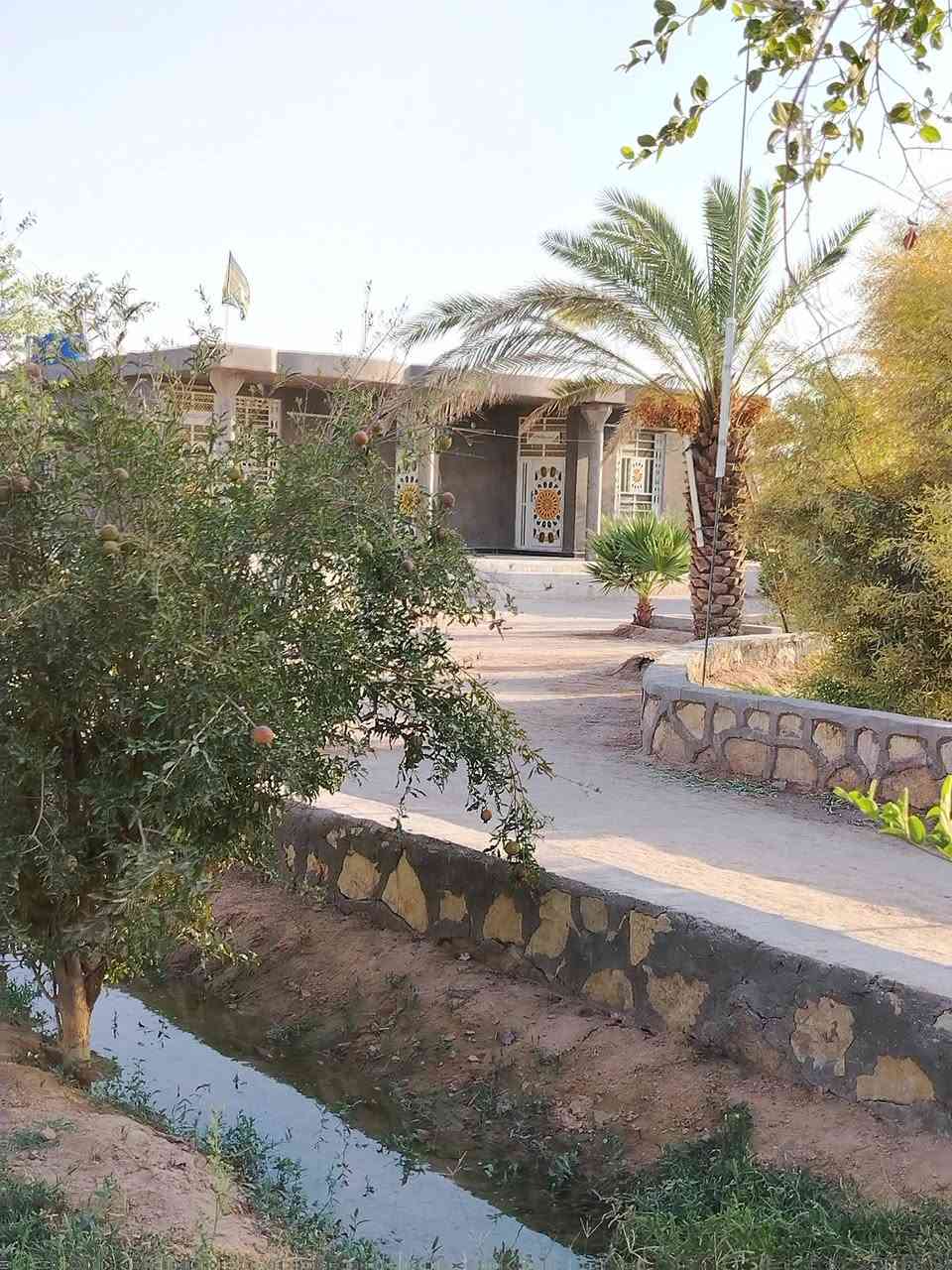 من رخصت الادمن
السلام عليكم للبيع مزرعه دونمين عقد 35 مشموله بقرار 320 طريق كربلاء نجف عمود 238 طريق ياعلي قرب مستشفى الامل تبعد عن الشارع العام 500متر المزرعه عبار على شارعين شارع 20 م وشارع 10م ماء وكهرباء مدارس مستوصف تحتوي على دار مساحه 350 متر 4 غرف نوم /صاله كبيره /مطبخ /استقبال 10 *4 /صحيات داخليه /صحيات خارجيه/تحتوي على بير ماء /نخل عدد22 مثمر ألوان ممتازه /أشجار رمان مثمر / مكان لتربيه الحلال /مولده خاصه/مولده شارع / تصلح حسينيه
 للاستفسار أكثر *********** غير متواجد على الفيس
