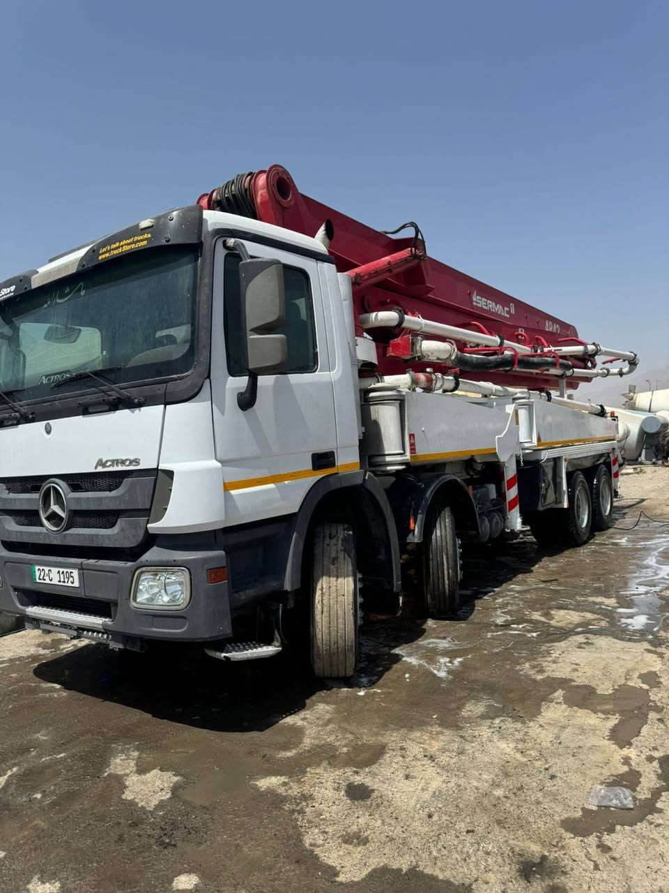 سلام عليكم 
بم موديل 2006
جهاز 2006
جهاز إيطالي 
غراضه كله شوينك
42متر دبل مضخه 
شوط طويل 
شرط تحويل 
سيارة جهاز نفس موديل جهاز ما بي فطر ولا كسر 
اتصال على أرقام التالية ***********
***********
***********
