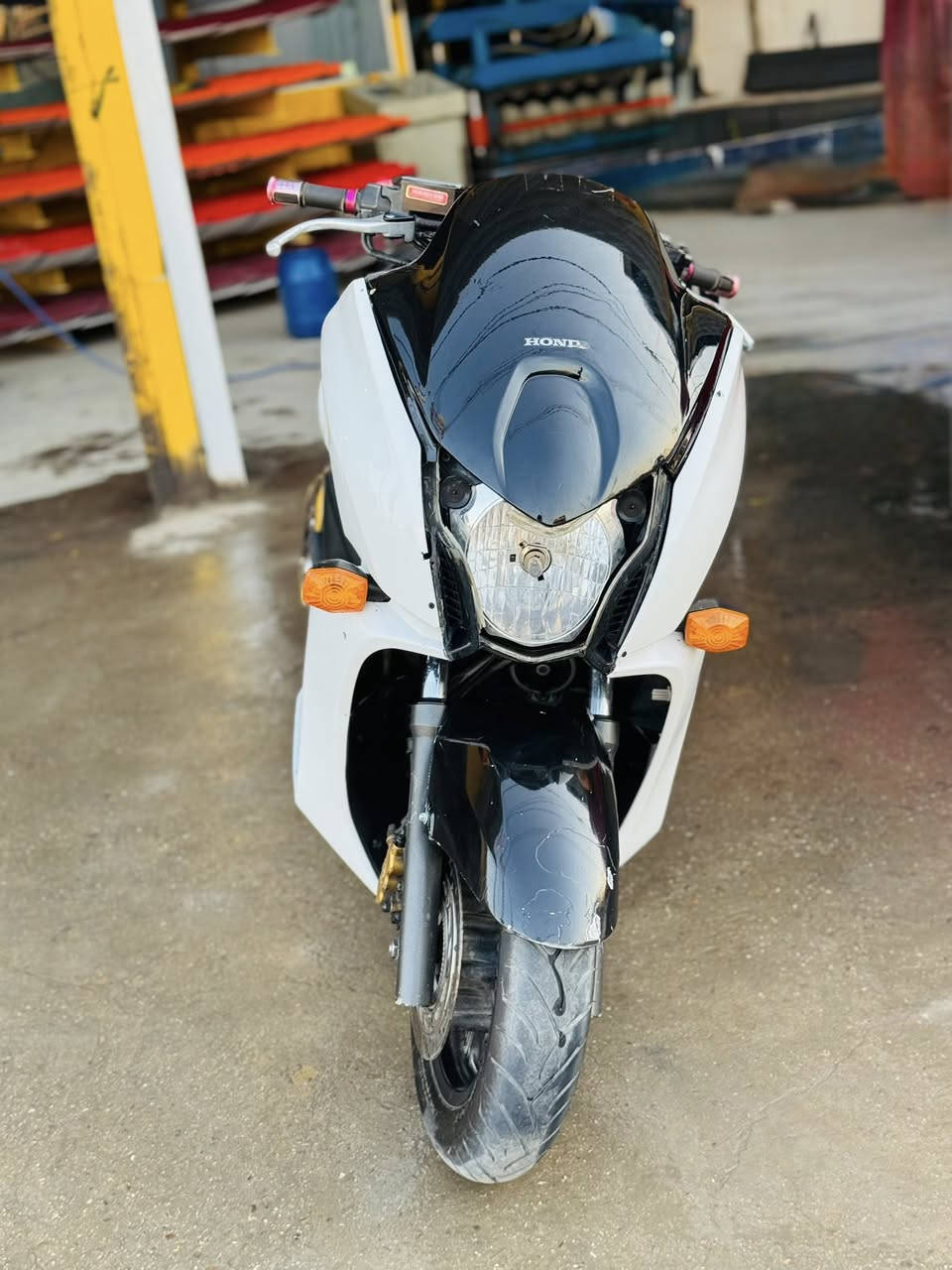 فورزا 011
مكينه شلعه ومعدل خرسه ناعمه
عميه بلاديه سبورت S7
تراي وين ما يعجبك 
كفراتها 80‎%‎
كلجات نظيفه بلاد قايش نص عمر
كهربائيات شغاله 
دهن امزويل
اوراقها كامله اصولية
مكانها حلة سعرها 1300 وبيها مجال 
***********
