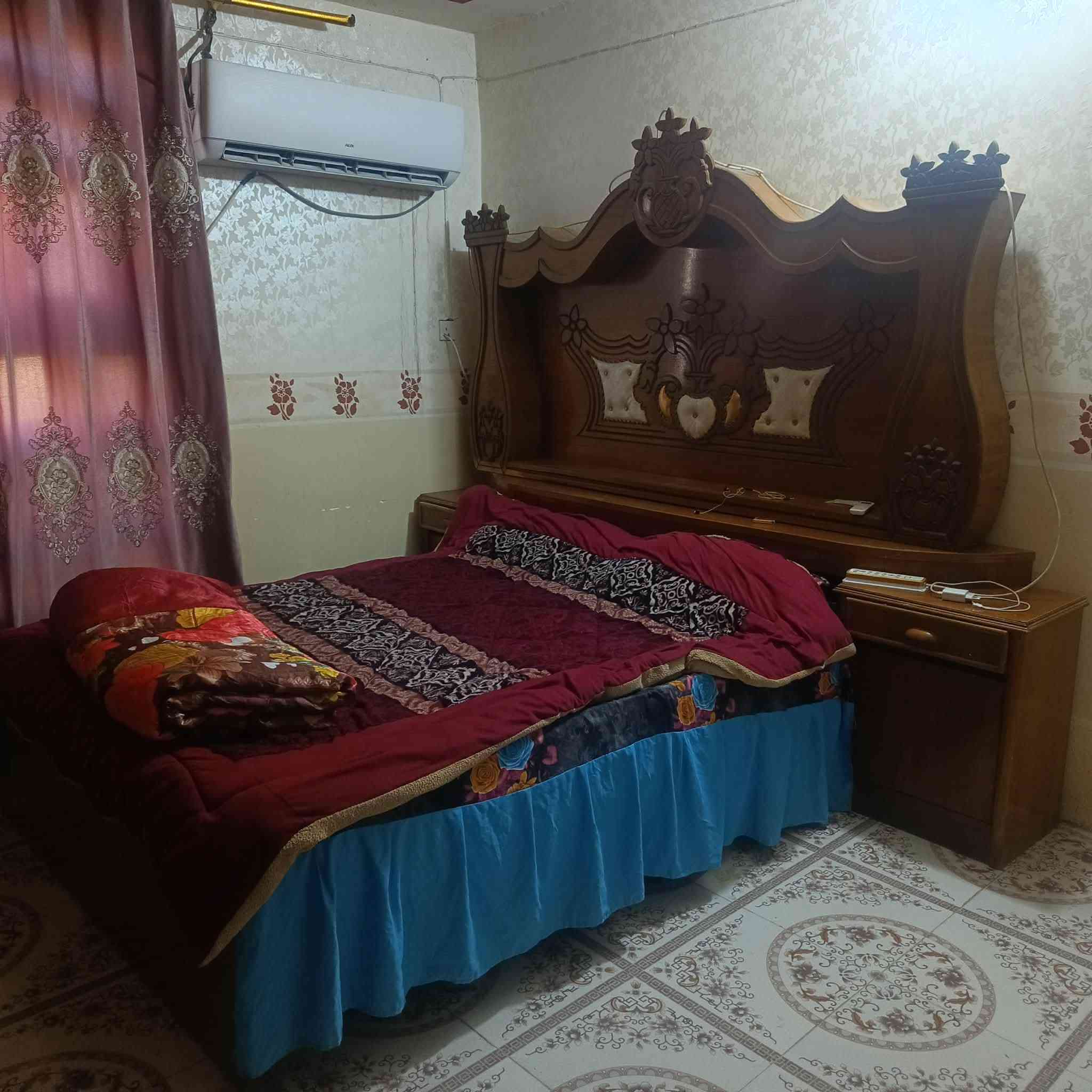 غرفة اخت جديده للبيع السعر 650 وبيها مجال قليل العنوان حله ورديه خارج مقابيل العلوه مخضر رقم ***********
