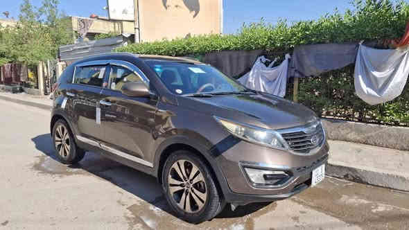 السلام عليكم اخوان عندي سياره سبورتج الموديل 2012  خليجي سياره مكفوله من حادث فور ويل فول مواصفات عدا البصمه بيها جاملغ وبنيد صبغ اثر جراد فقط ولباقي مكفول بسمي رقم جديد رقم بغداد كامرا حساسات سياره جديده معنه الكلمه ماشيه ١٤١ العنوان بغداد السعر 131 وبيه مجال قليل الاستفسار *********** بغداد
