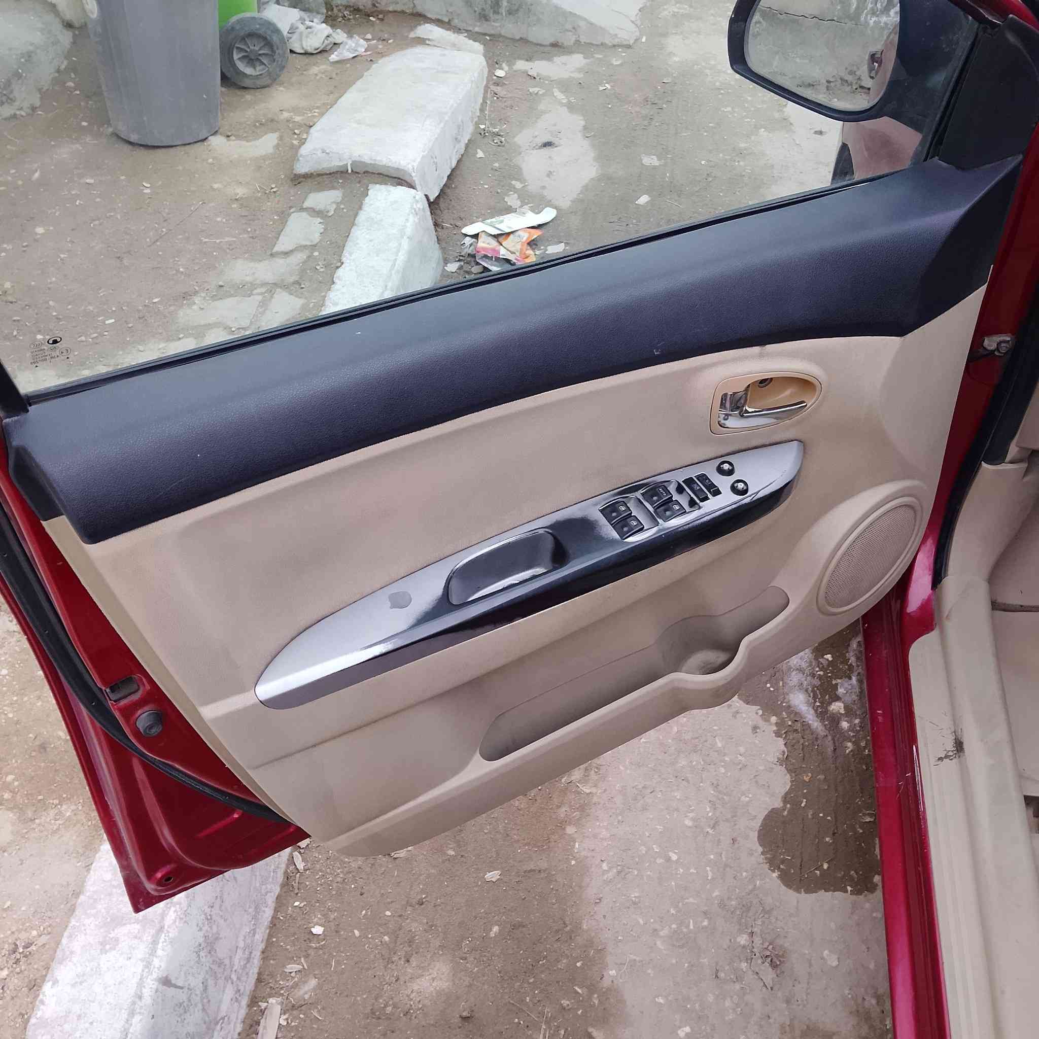 السلام عليكم
كريت ويل فولكس 2012  مصبوغة عام سبب الصبغ خياسات وعدلتهن وصبغتهة 
هستوني مبدللهة مكينة كورولا نحلة 
السيارة باسمي وجاهزة من كل شيء 
مكاني كربلاء اتصل وبيك خير وتدلل

***********
