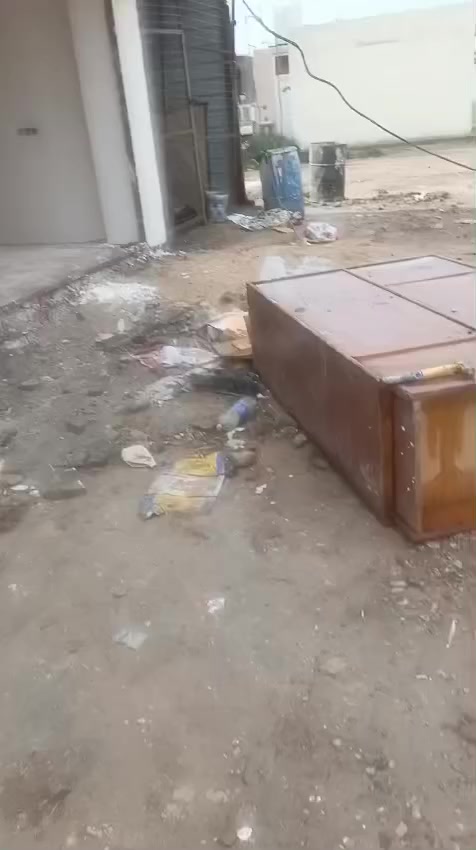 السلام عليكم ورحمة الله وبركاته خلفة لبخ اسمنت خشن أو ناعم نثر وطلس وصبغ مكاني بغداد جسر ديالى متفرغ حالياً اسعار مناسبة  رقمي بي وتساب اشتغل في جميع مناطق بغداد للاتصال *********** حياكم الله جميعا
