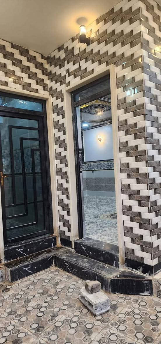 بيت البيع قوسيات حي ايمان
يبعد عن شارع تبليط
١٠٠ متر
المساحه ١٦٥ متر
***********
