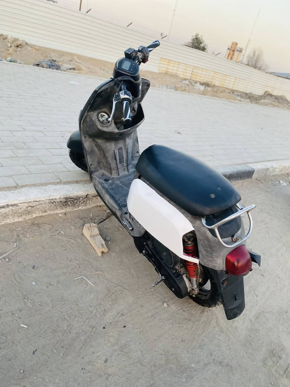 ماكس بوليسي للبيع كوم حديد فقط بانزين مايوصل بدلت مكينه هم مايوصل كلولي بدل عبوه واني لعبت نفسي منه هيه نوزل محوره كابريتر قفلها مو مال مداهر 350مكان بصره بهادريه رقم ***********
