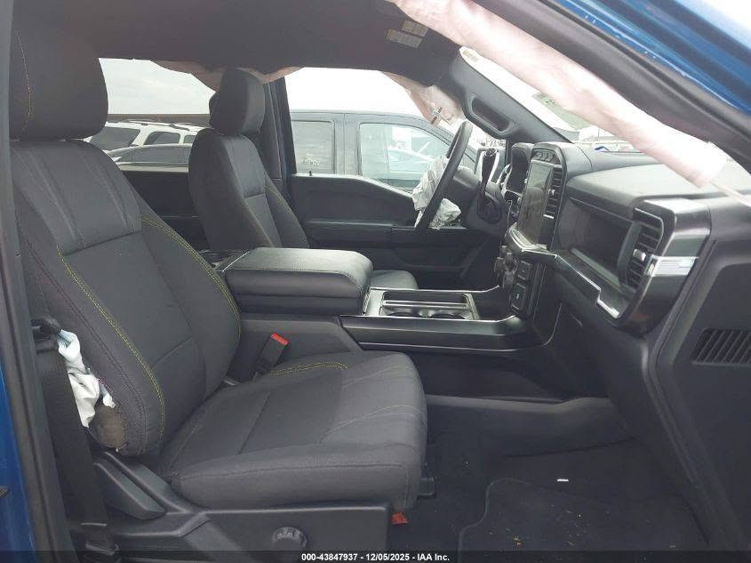 السلام عليكم ورحمة الله للبيع فورد F150 2024 محرك 2700 توين تربو على وضعها في عمان الحرة في شركة الناقل الفضي السعر 215 $ بيها مجال *********** حجي سعدان السامرائي
