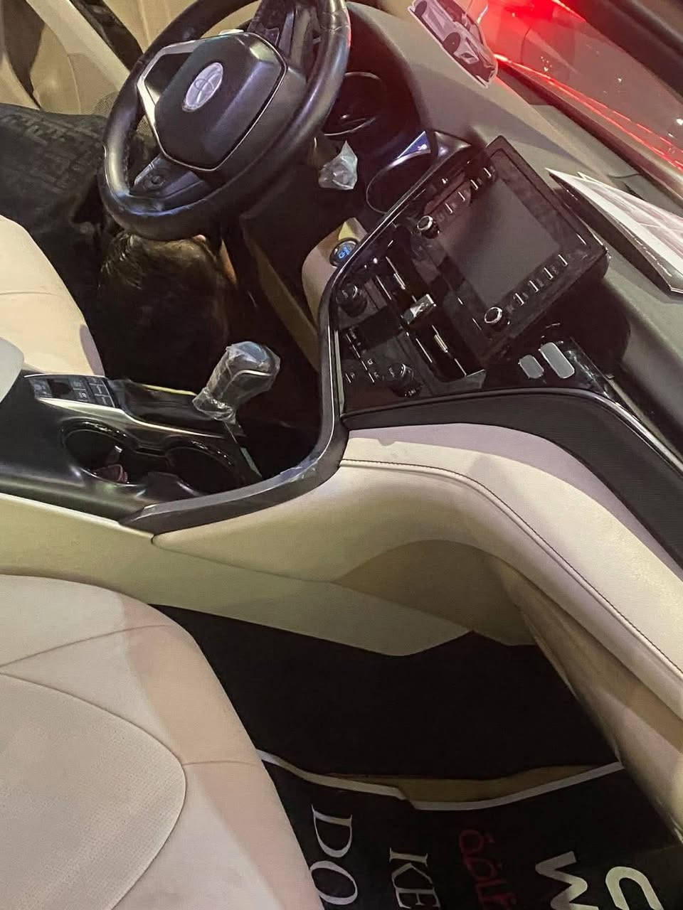 سلام عليكم - للبـيـع فـقـط -
سيارة ب اسمي تحويل مباشر رقم بغداد
كامري خليجي - هايبرد
موديل - 2023 
ماشيه 150 الف
اللون فيلي كلش حـلو 
بارد خفيف BDR باب خلف السايق .!
وجاملخ عكس السايق الورة .!
السعر - دفترين و 30 ورقة 
سيارة تسوة تخبل وحلوة نصبتها وماشاء الله عليها ❤️.
مكـان الانبار الرمادي


**إذا كنت صاحب هذا الإعلان وتريد حذفه لأي سبب، رجاءا أرسل رسالة إلى الدعم الفني**