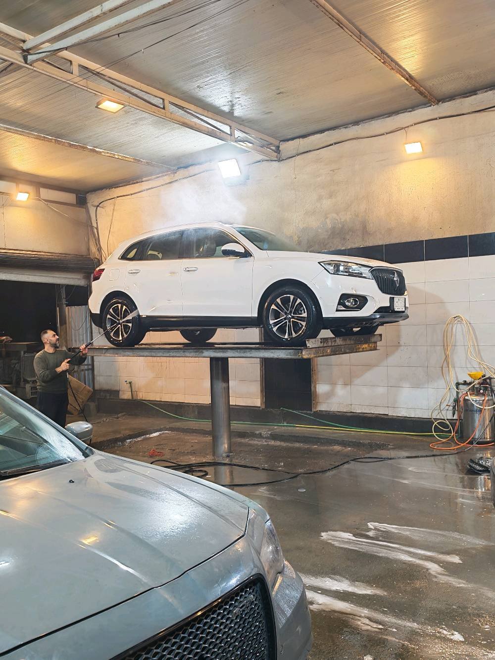 السلام عليكم Borgward Bx7 2017 ألمانية انتاج الصين سيارةSUV فورويل فول مواصفات رادارات خمسة كاميرات حساسات امامي خلفي السيارة على وضع الشركة مجرد حالوب 140 ورقة بيها مجال بسيط السيارة بغداد ***********